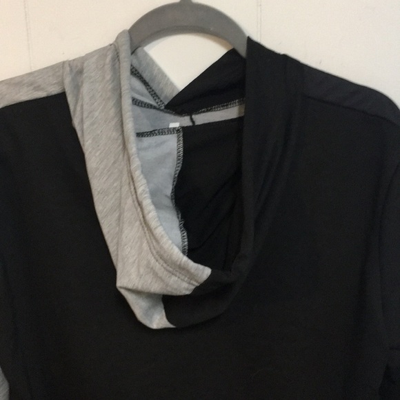 Cropped Sweatshirt - Picture 2 of 2